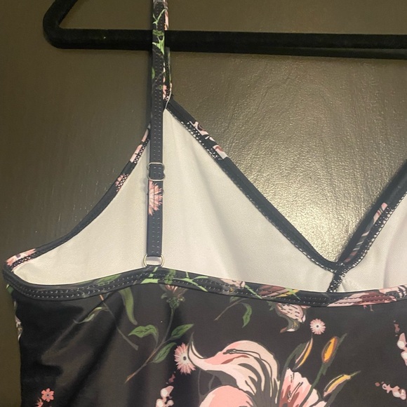 3/$25 🤗 Shein Plus size 2x one piece suit. Criss cross back straps - Picture 6 of 8